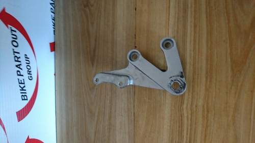 RH foot peg mount bracket Suzuki GSXR1000 01 02 GSXR750 00 - 03 GSXR600 01 - 03