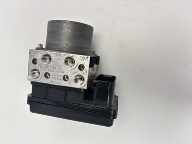 画像の２点 ABS pump Kawasaki ZX 1000 ZX1000 17-19 16082-0775 - Bike Part Out
