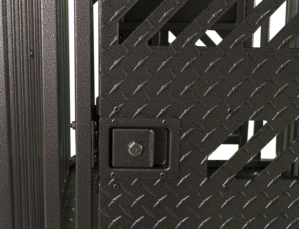 Double ended dog crate for hunting dogs