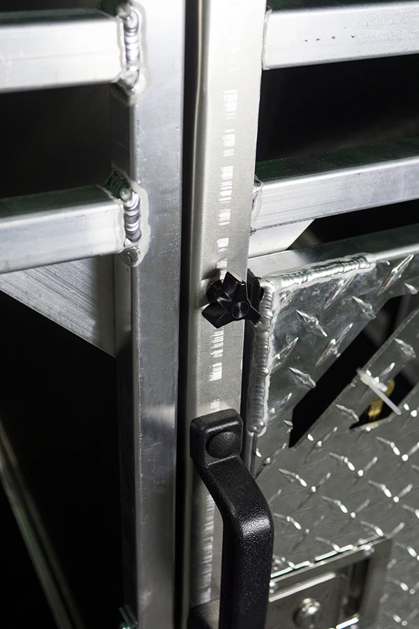 Ventilated aluminum dog kennel