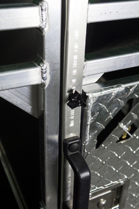 Ventilated aluminum dog kennel