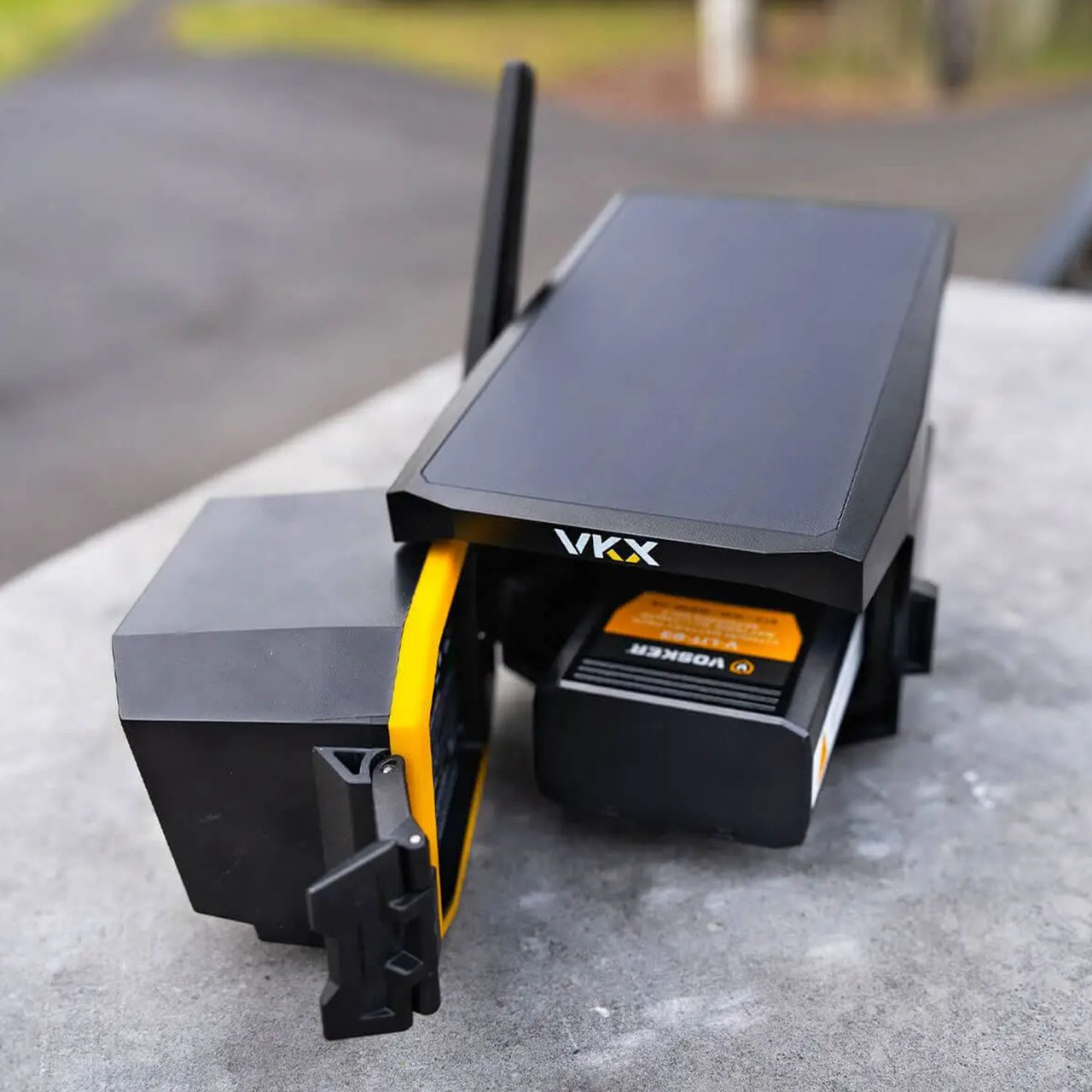 Vosker VKX Solar-Powered 4G/LTE Dual Sim Security Camera | Rogers