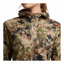 Sitka Women's Core Lightweight Hoody Front Detail Image in Optifade Subalpine