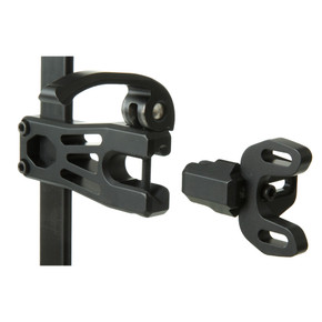 Side image of the Alpine Carbon Navigator 4 Arrow Quiver, Black.