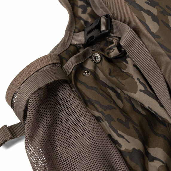 Drink holder close up image of the Rogers Toughman Turkey Vest.