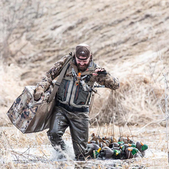 Rig'Em Right 36" 3 oz. Xtreme Coated Cable Decoy Anchors, 12 Pack Lifestyle Image