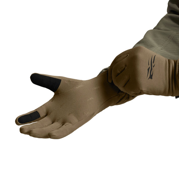 Model Image of the Sitka Traverse Glove.