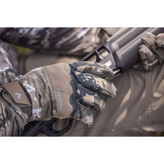 Pnuma Vintis Gloves In-the-Field Image