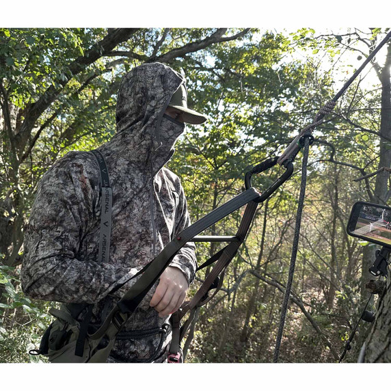 Arsenal Stretch Saddle Suspenders In-the-Field Image