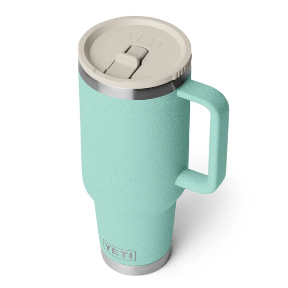 Yeti Rambler 40 oz. Travel Mug Top Closed Lid Image.