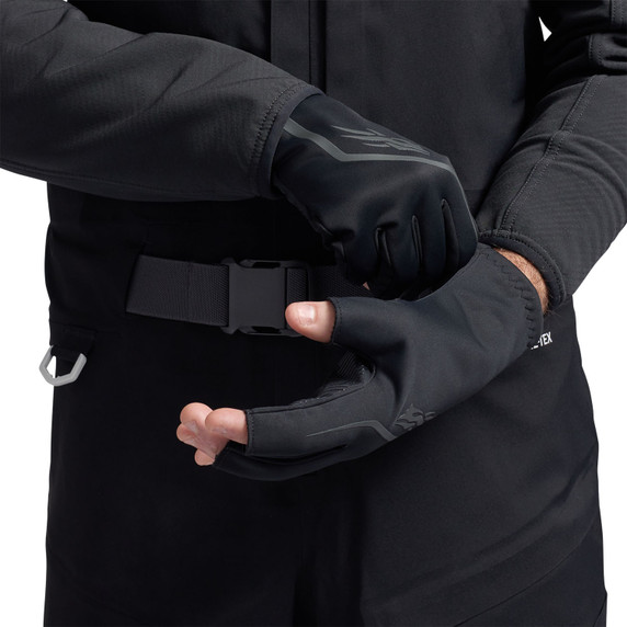 Worn image of the Sitka Jetstream WS Half-Finger Glove.