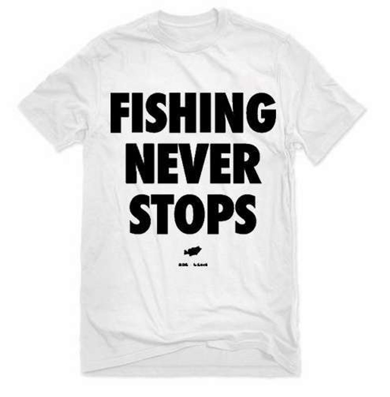 https://cdn11.bigcommerce.com/s-tzlolsdzap/images/stencil/800w/products/54322/83852/big-bass-dreams-fishing-never-stops-t-shirt-white-bbd-0035-3__58712.1651162669.1280.1280.jpg