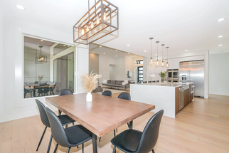 Capturing Charm: How to Incorporate Vintage-Style Glassware into Modern Decor