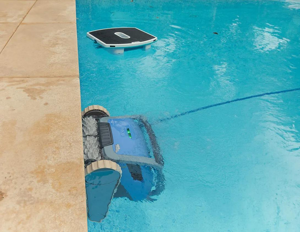 Maytronics Dolphin Skimmi Solar Powered Robotic Pool Skimmer 