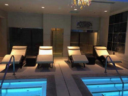 S-LOUNGER IV Infusion Therapy Lounger by the pool S-LOUNGER IV Infusion Therapy Lounger by the pool