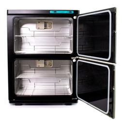 Dermalogic UV Towel Warmer, 40 Liter, inside view