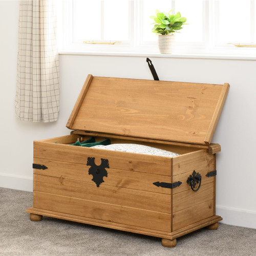 Corona Pine Single Storage Chest