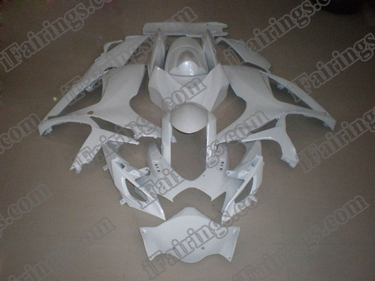 Suzuki GSXR600/750 2006 2007 pearl white fairing kits, this Suzuki GSXR600/750 2006 2007 plastics was applied in pearl white graphics, this 2006 2007 GSXR600/750 fairing set comes with the both color and decals shown as the photo.If you want to do custom fairings for GSXR600/750 2006 2007,our talented airbrusher will custom it for you.