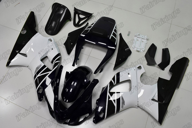 1998 1999 Yamaha YZF-R1 white and black fairings