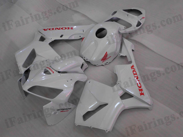 Quality aftermarket fairing kits for 2003 2004 Honda CBR600RR with white color scheme/graphics. These body kits are 2003 2004 Honda CBR600RR replacement bodywork, they are oem quality, fast shipping and easy installation.