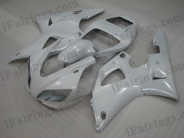 Aftermarket fairing for 1998 1999 Yamaha YZF-R1 pearl white color with no stickers.