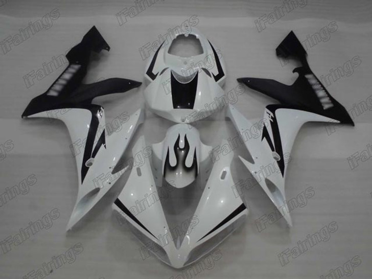 2004 2005 2006 Yamaha YZF-R1 white and black fairings