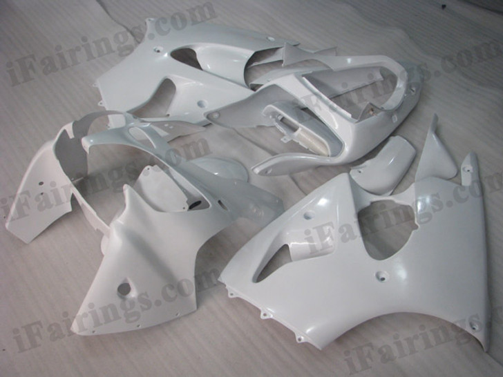 Aftermarket fairing for 2001 2002 Kawasaki Ninja ZX-6R pearl white.