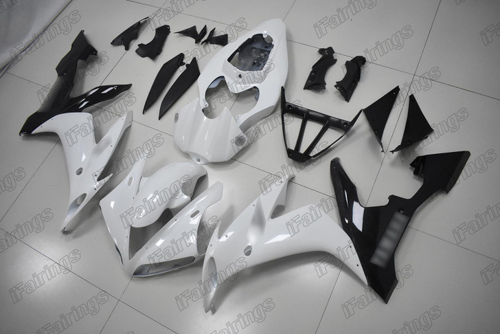 2004 2005 2006 Yamaha YZF-R1 pearl white and gloss black fairings