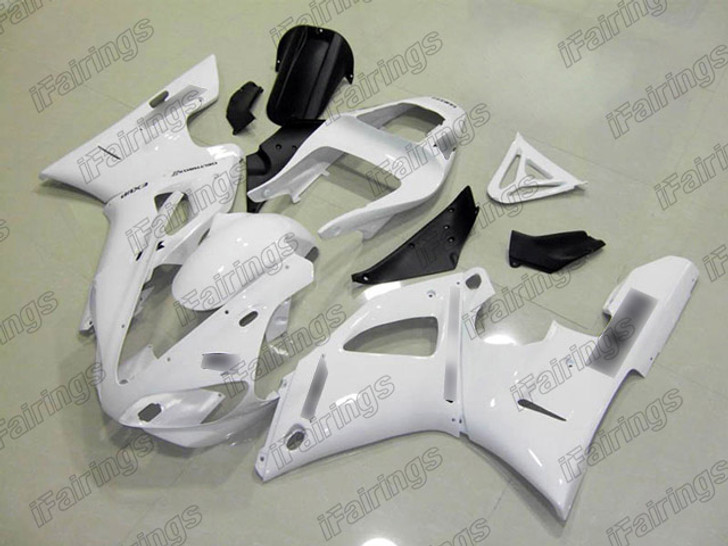 Aftermarket fairing for 2000 2001 Yamaha YZF-R1 pearl white with black stickers.