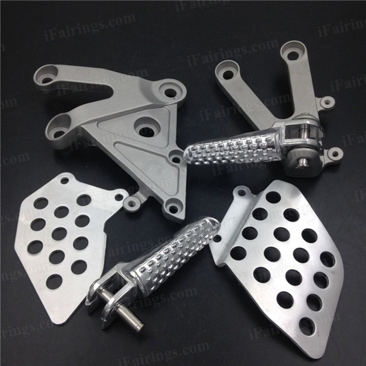 Aluminum alloy made replacement rider/front foot pegs and mount bracket kits for 2003-2006 Honda CBR600RR, this style footrest assembly are light weight than OEM stock footrest and race-inspired design provides excellent traction and feedback. CNC machined from high-impact aluminum for durability and precise fitment.