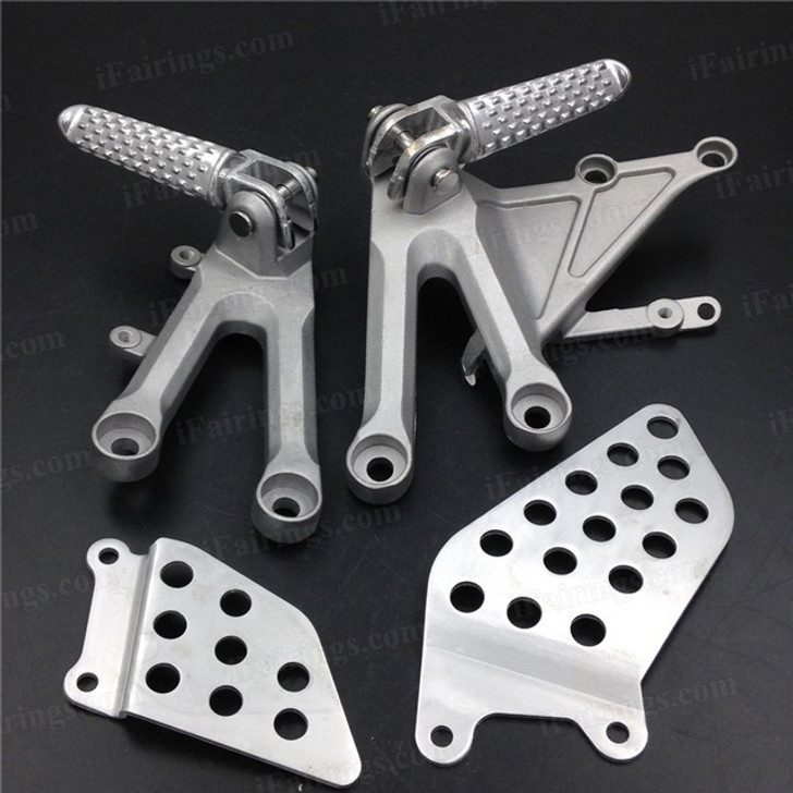 Aluminum alloy made replacement rider/front foot pegs and mount bracket kits for 2004-2007 Honda CBR1000RR, this style footrest assembly are light weight than OEM stock footrest and race-inspired design provides excellent traction and feedback. CNC machined from high-impact aluminum for durability and precise fitment.