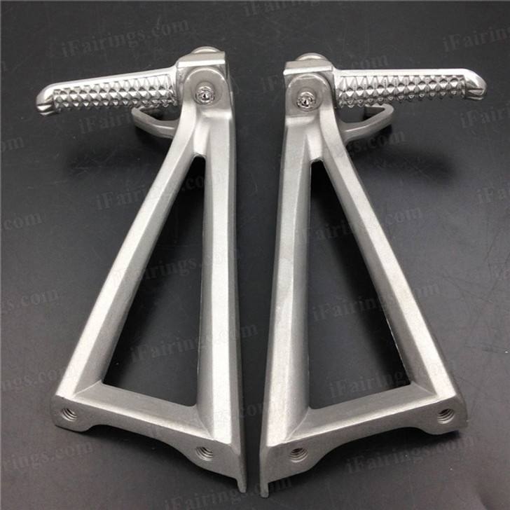 Aluminum alloy made replacement passenger/rear foot pegs and mount bracket assembly for 2006-2011 Yamaha YZF-R6, these style footrest assembly are light weight than OEM stock footrest and race-inspired design provides excellent traction and feedback. CNC machined from high-impact aluminum for durability and precise fitment.