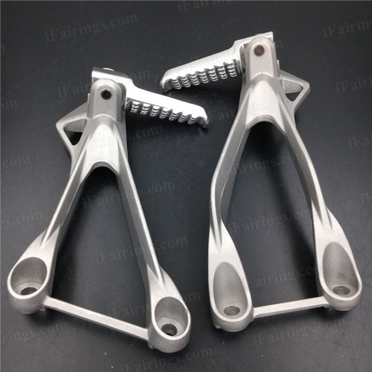 Aluminum alloy made replacement passenger/rear foot pegs and mount bracket assembly for 2005-2008 Kawasaki ZX6R, these style footrest assembly are light weight than OEM stock footrest and race-inspired design provides excellent traction and feedback. CNC machined from high-impact aluminum for durability and precise fitment.