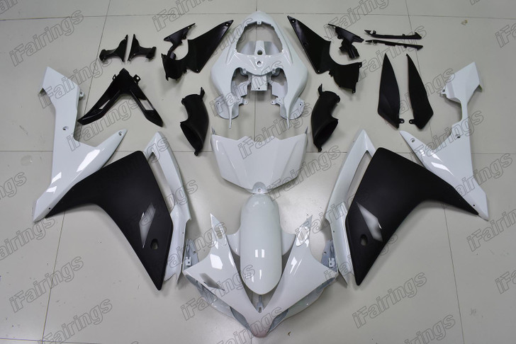 2007 2008 Yamaha R1 white and black bodywork