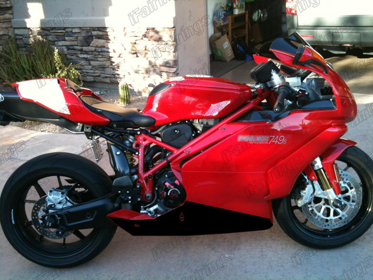 2005 2006 Ducati 749 999 red and black fairing