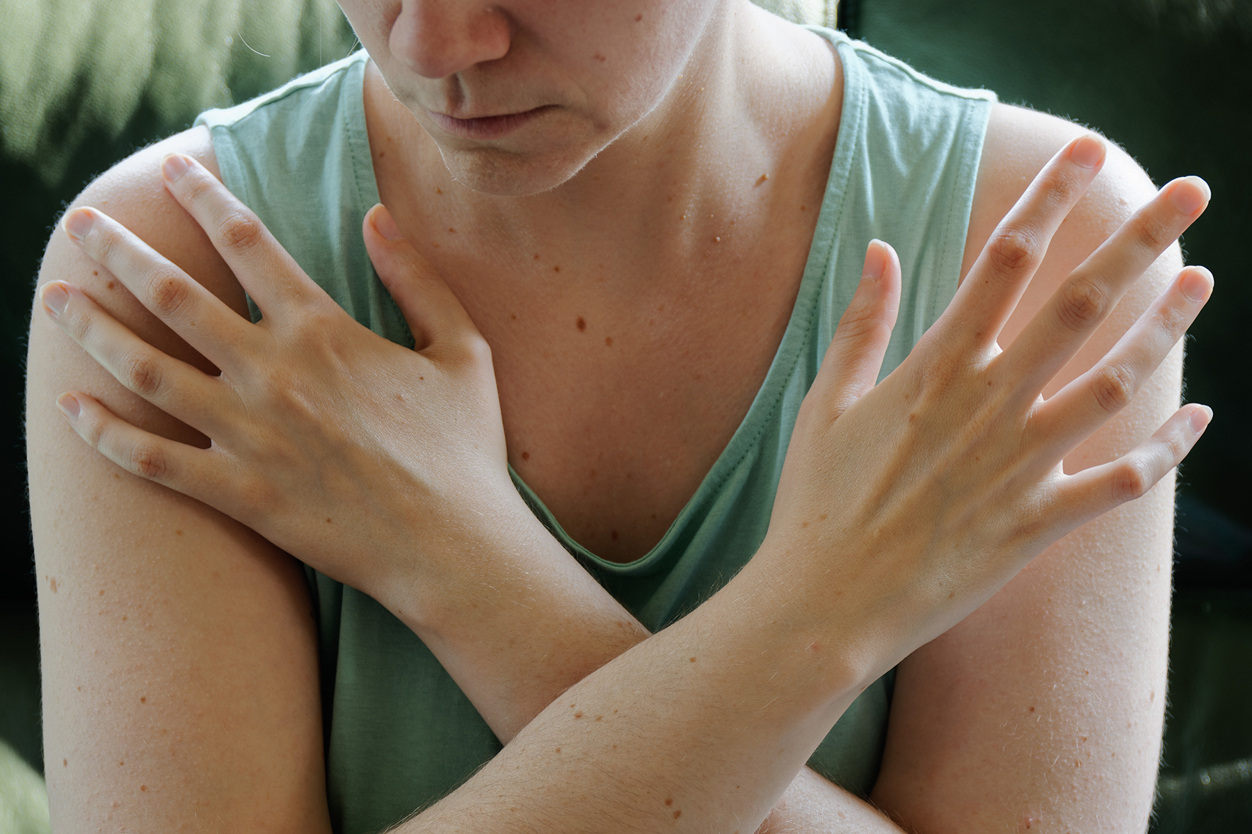 Woman tapping her shoulders in bilateral stimulation