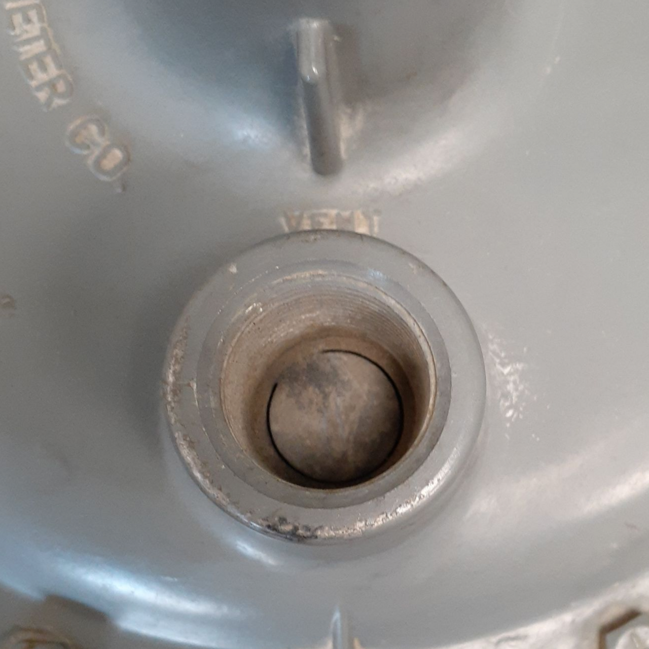 American Meter- 3000 Series Gas Pressure Regulator, Model 3000, 1-1/4" NPT - Missing Vent Cap