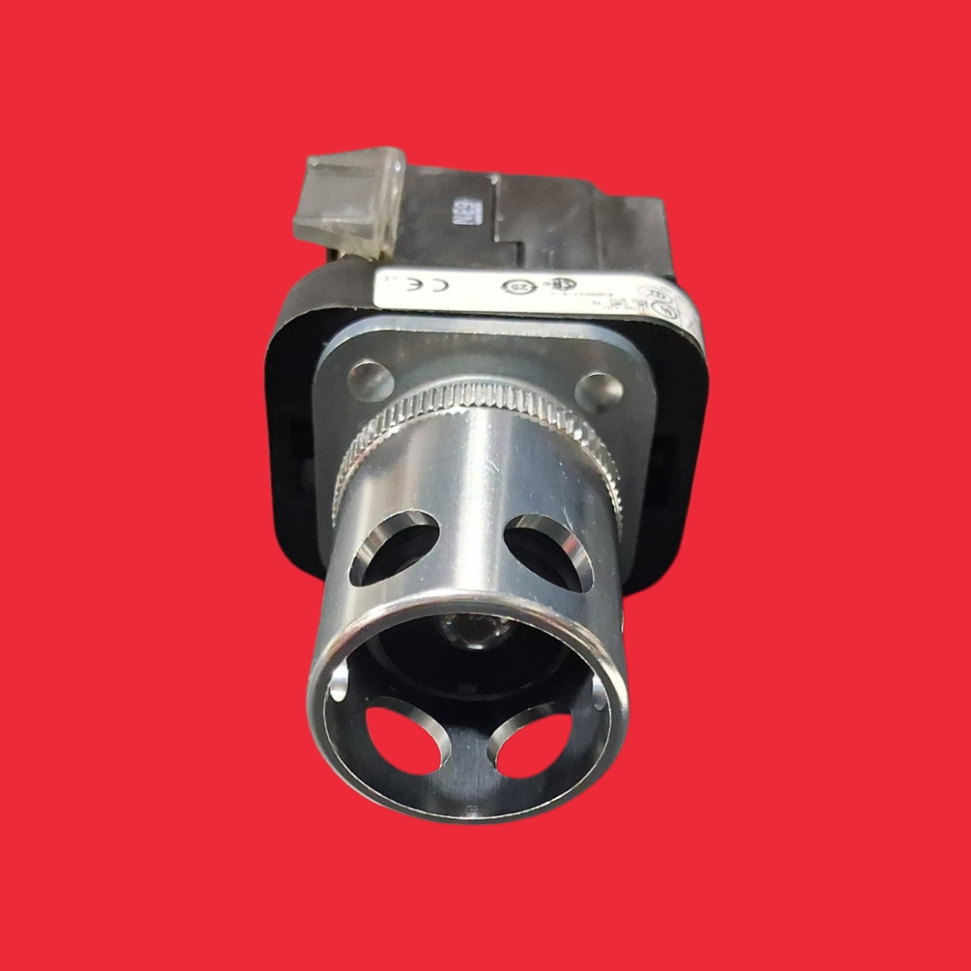 Allen-Bradley Series T Heavy-Duty, 30.5 mm, Illuminated, Momentary Push Button- 800T-PA16G (Missing Lens)