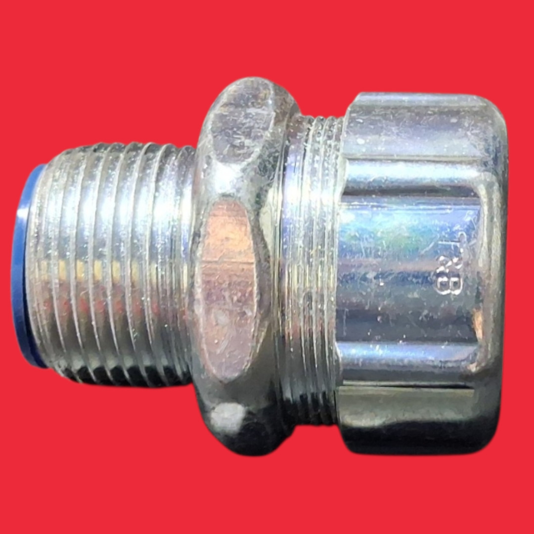 Thomas & Betts 5334 1" Straight Liquid-Tight Conduit Fitting
