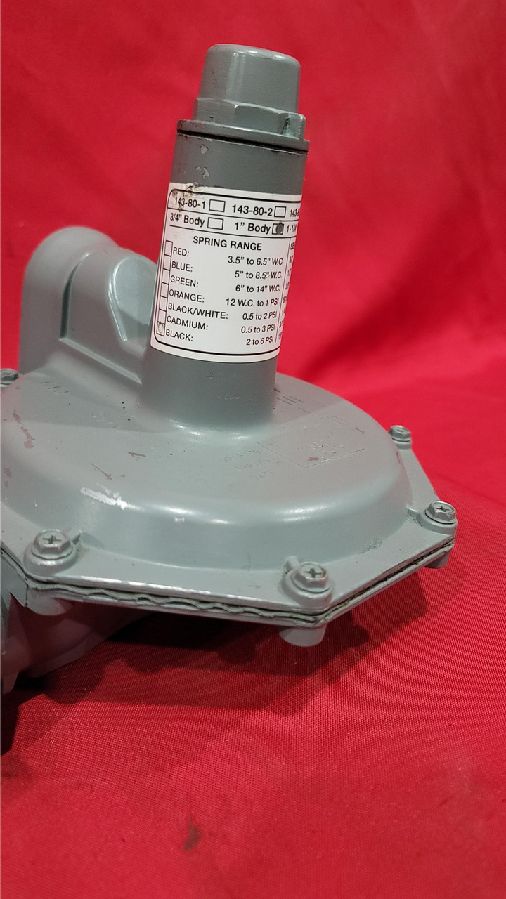 Sensus 143-80-2HP  1 1/4" NPT (2 to 6 PSI) Black Spring Regulator