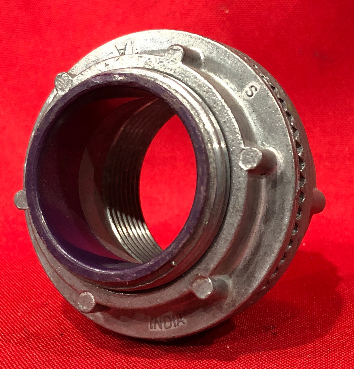 Thomas & Betts H075TB Insulated Hub Connector; 3/4 inch, Tapered Female, Zinc