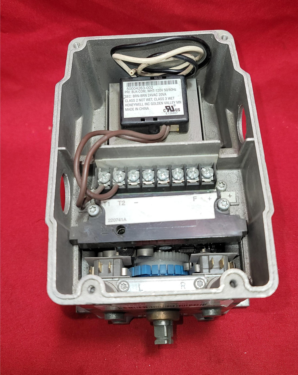 Honeywell M7284C1000 120V Non-Spring Return Foot Mounted Actuator