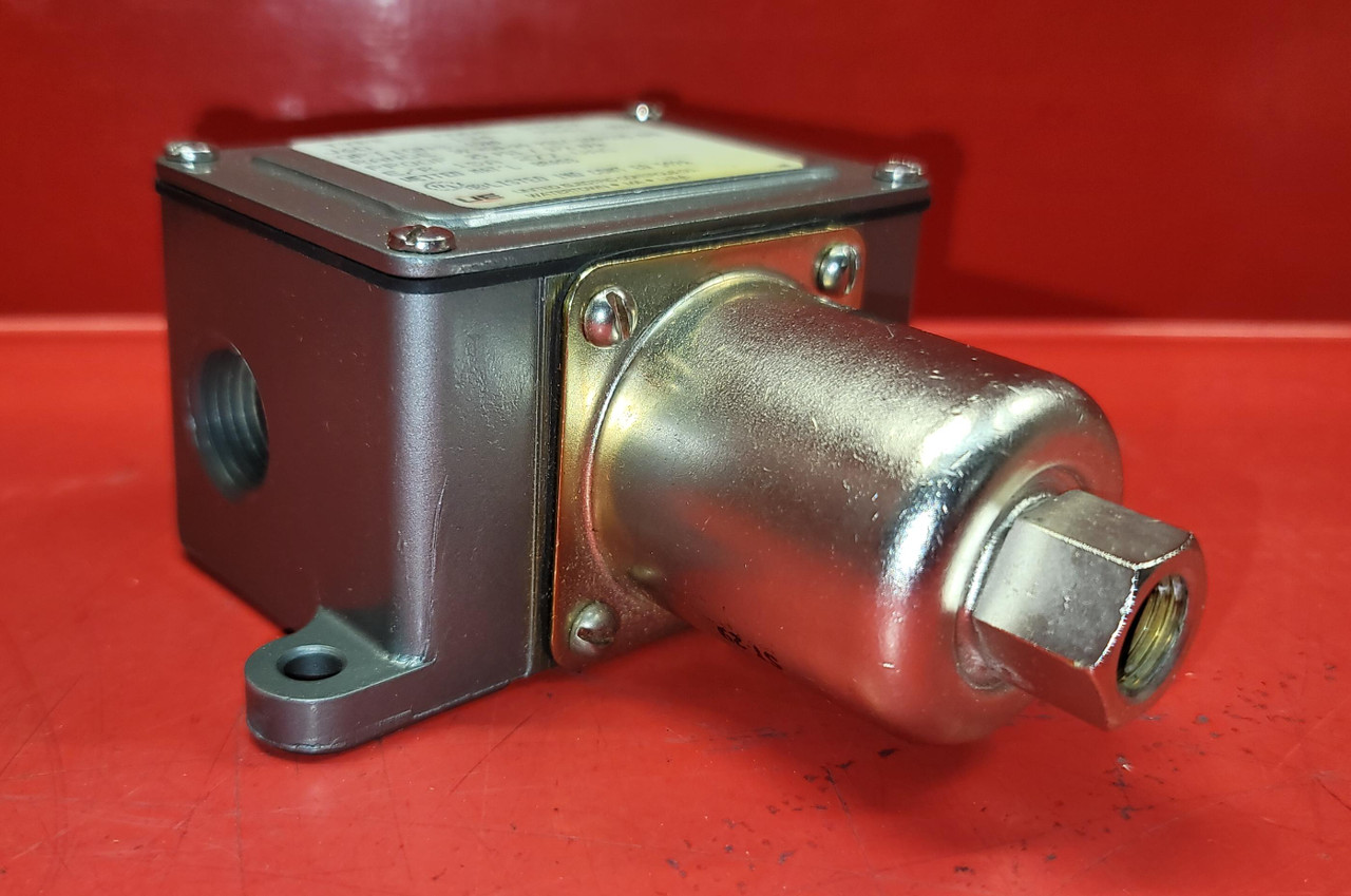 United Electric J6D-134-9541 Pressure Switch