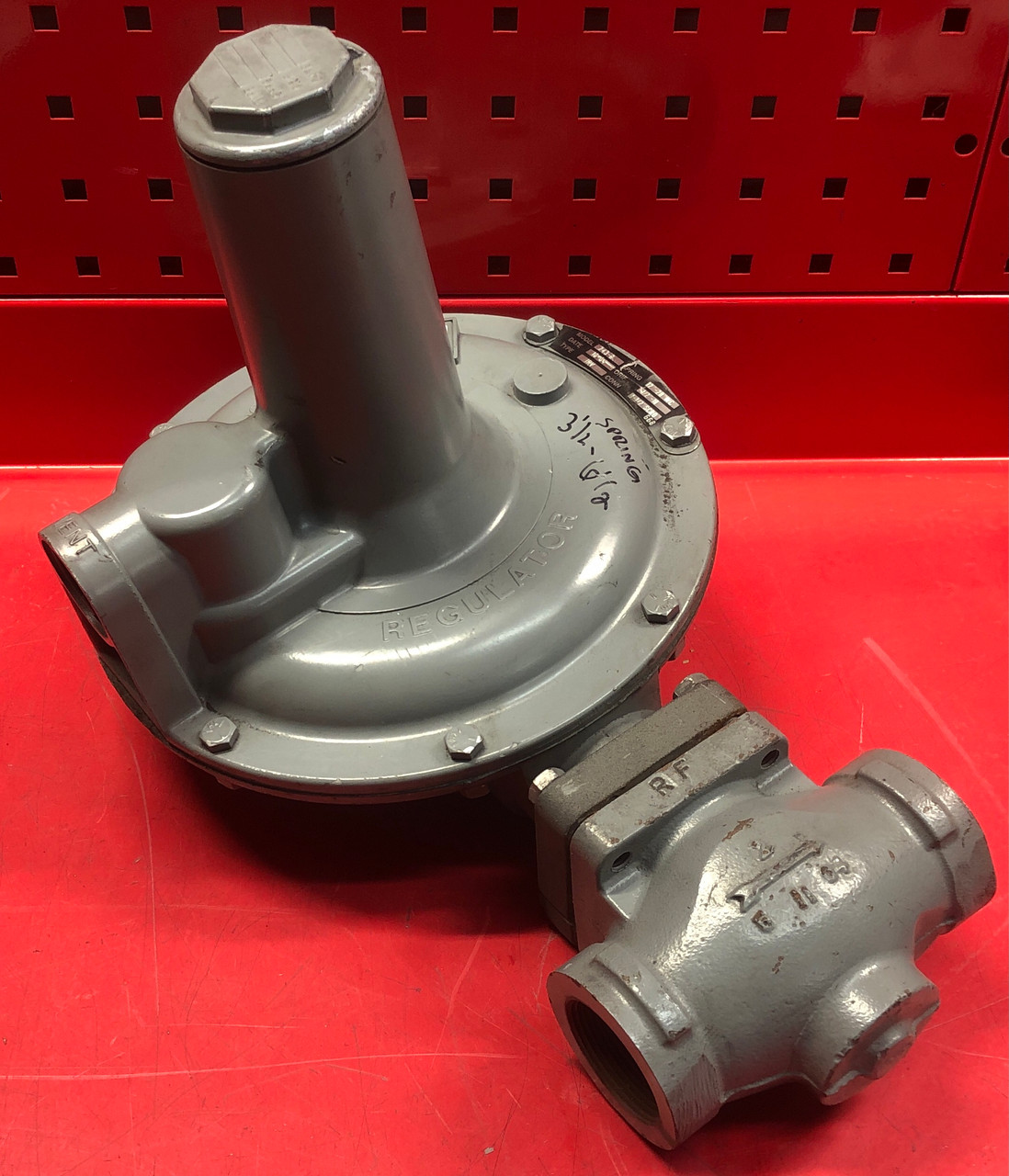 Sensus 243-8 Regulator 1-1/2" NPT Red Spring