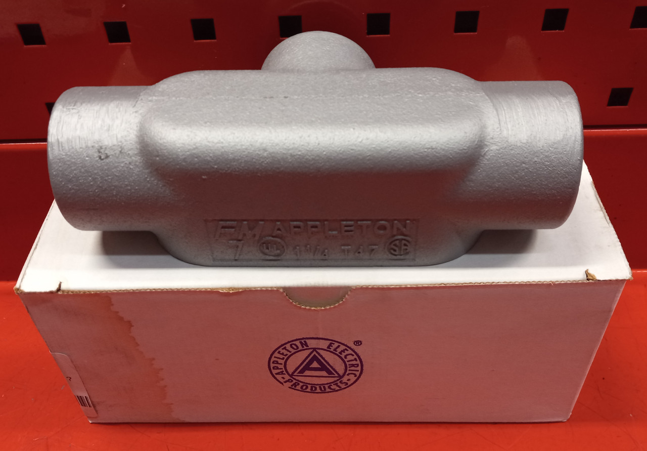 Appleton Electric Company T47 1-1/4'' Grayloy FM7 Conduit Body