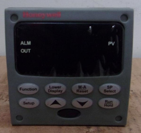 HONEYWELL UDC2500 (DC2500-EE-0L00-200-10000-E0-0) TEMPERATURE LIMIT CONTROLLER
