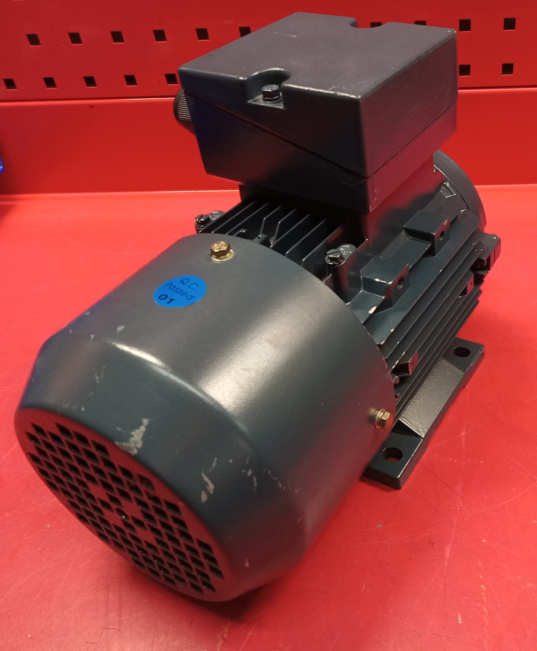 Leeson 192248.30, 1 1/2HP, 1.1kW..3460RPM, D80C, 230/460V, 3PH IEC Metric Motor 