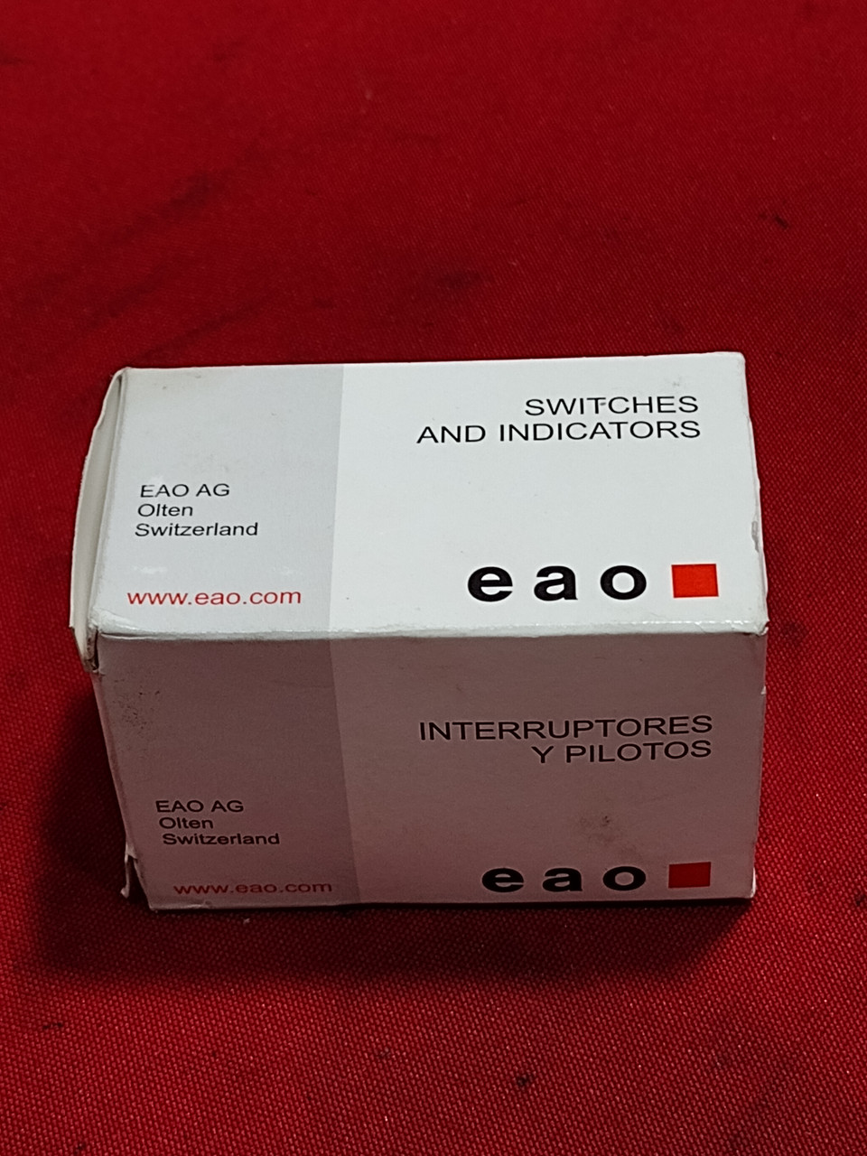 EAO 18-267.035/027 Round Pushbutton Switch