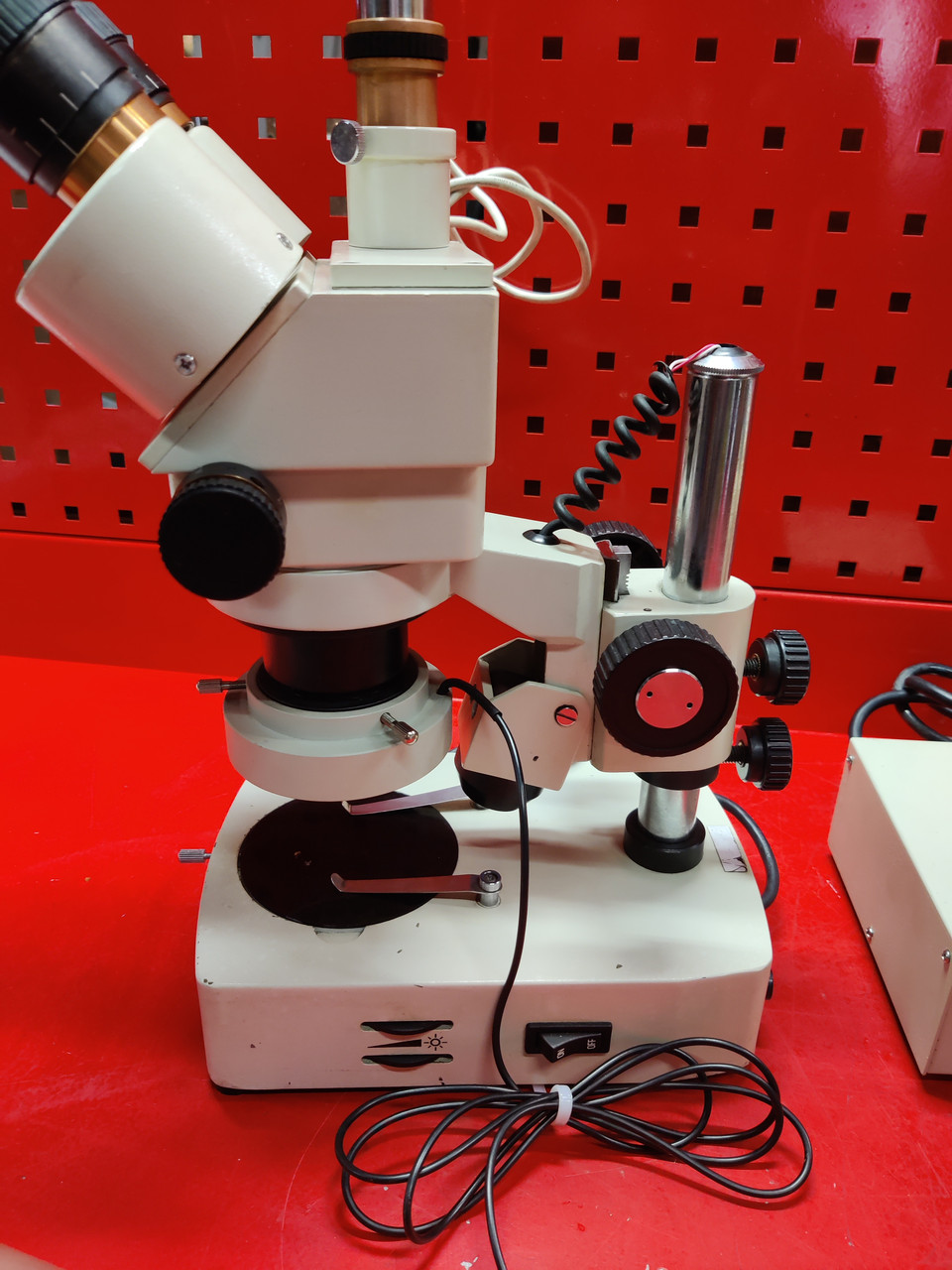 Mitutoyo 0411954 Binocular Stereo Microscope w/ Extra light and USB Attachment for Screen Viewing