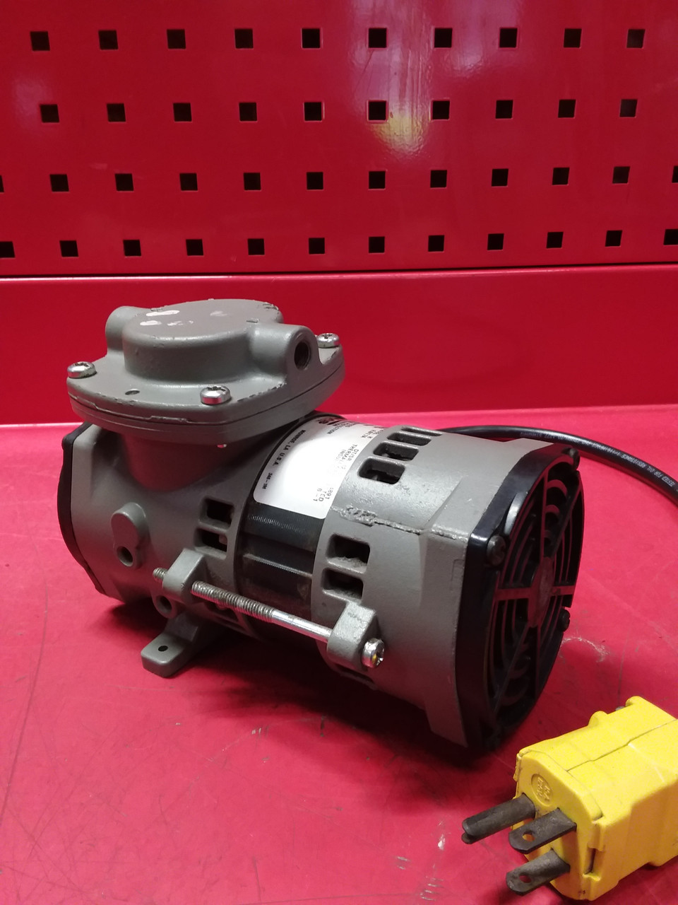 Thomas Industries 107CAB18TFEL H Oil-less Diaphragm Compressor / Vacuum Pump